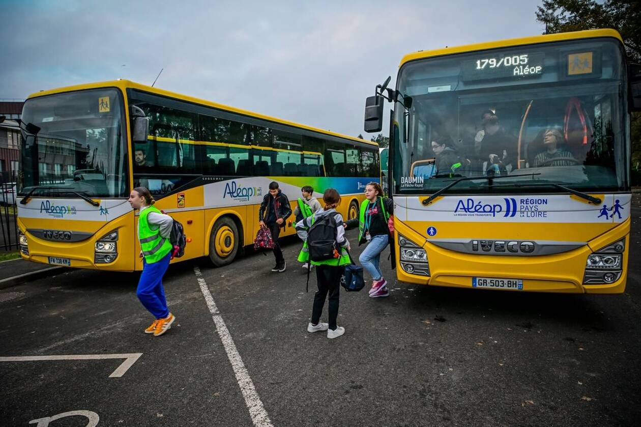 organisez facilement le transport pour vos échanges scolaires de 4 jours avec des solutions sécurisées et adaptées aux groupes d'élèves.